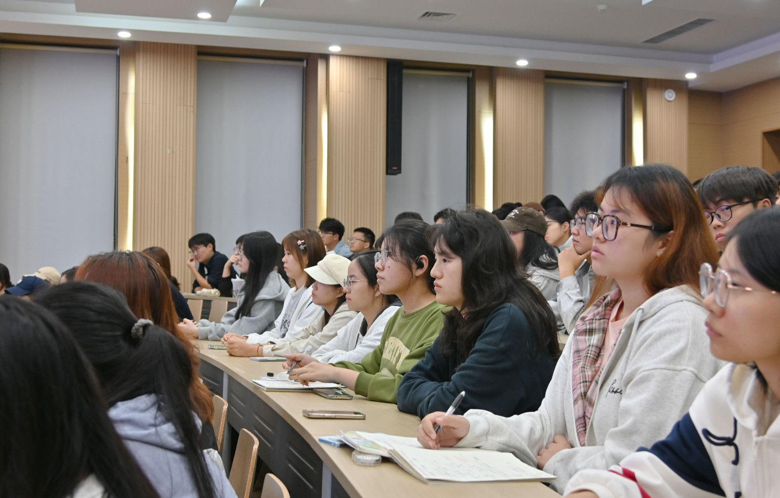 1760514619413889.jpg 1760514619413889.jpg