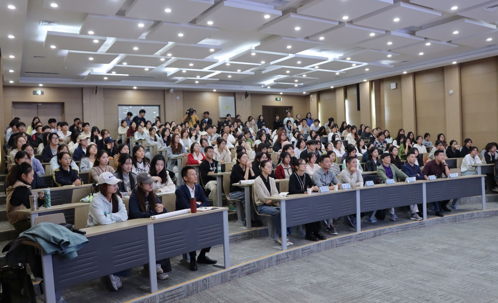 1760514664806107.jpg 1760514664806107.jpg